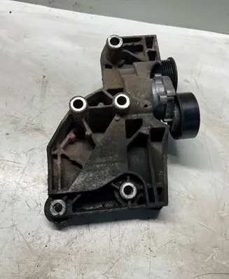 Opel Insignia A A/C compressor mount bracket 55582510 532274354