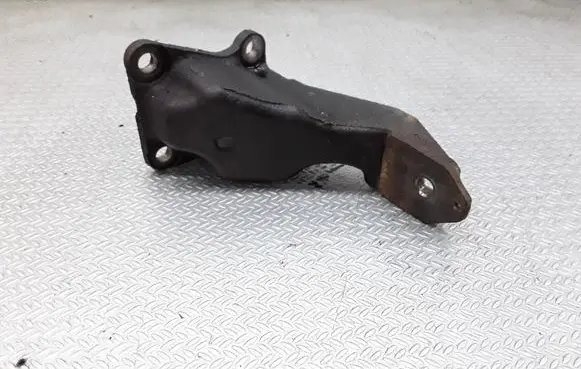 Nissan Pathfinder R51 Engine mounting bracket