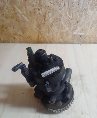 Renault Megane II Fuel injection high pressure pump 8200707450 R9042A070A 8200057225