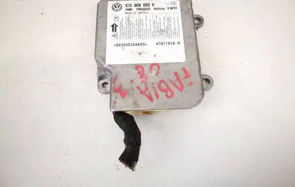 Skoda Fabia Mk2 (5J) Airbag control unit/module 1c0909605k