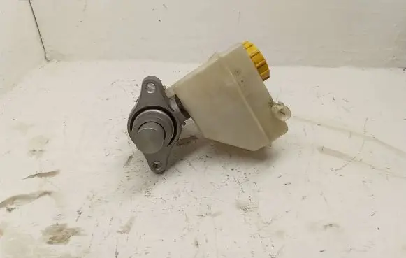 Master brake cylinder