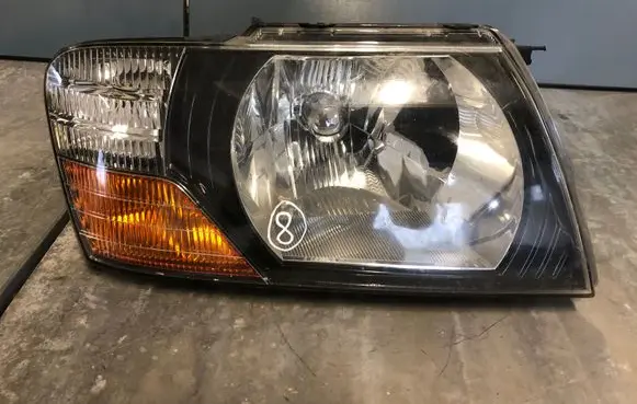 Mitsubishi Pajero Headlight/headlamp