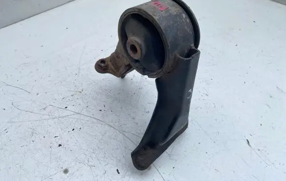 Toyota Avensis T250 Engine mount bracket