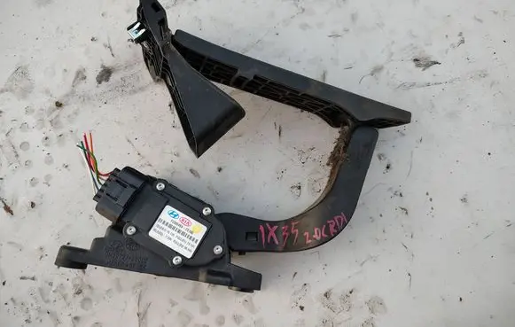 Hyundai ix35 Accelerator throttle pedal bracket 0049A2S100