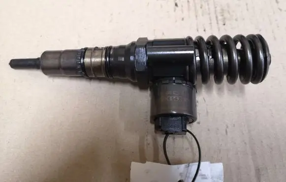 Audi A4 S4 B7 8E 8H Fuel injector 03G130073G