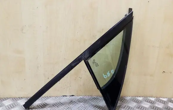 Volkswagen Touareg II Front door vent window glass four-door 7P0845114D