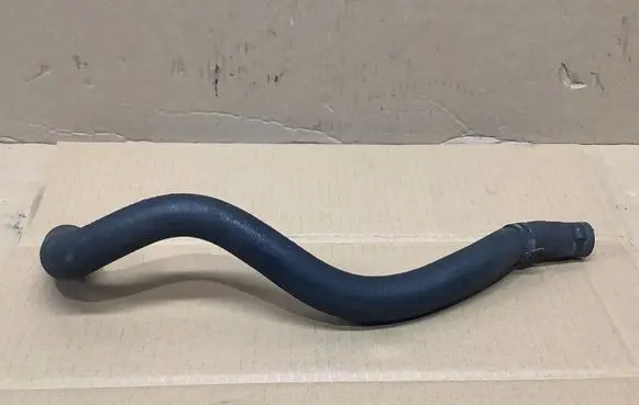 Coolant pipe/hose