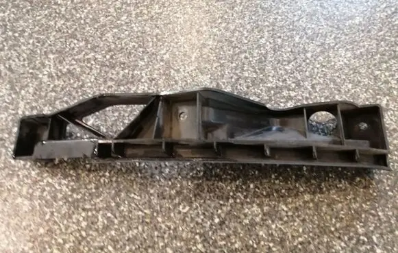 Front bumper mounting bracket