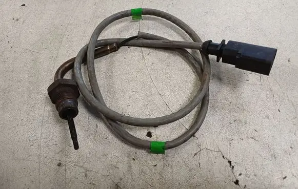 Volkswagen PASSAT B8 Exhaust gas temperature sensor 04L906088BL