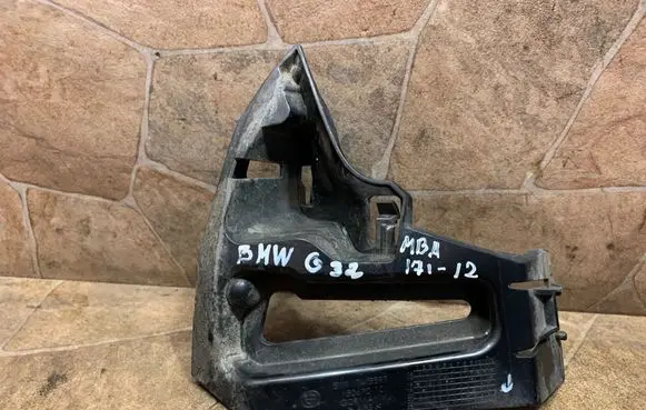 BMW 6 G32 Gran Turismo Front bumper mounting bracket 7415597