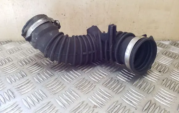Opel Vivaro Turbo air intake inlet pipe/hose