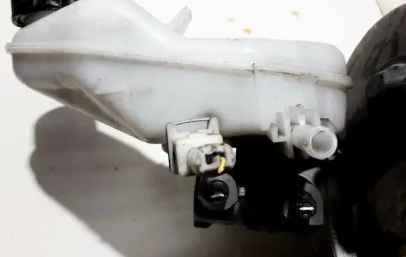 Master brake cylinder