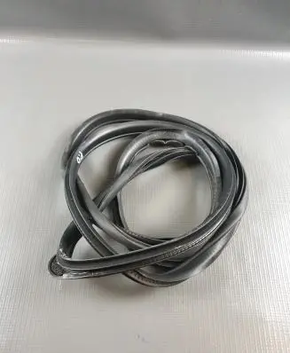 Suzuki Vitara (LY) Front door rubber seal