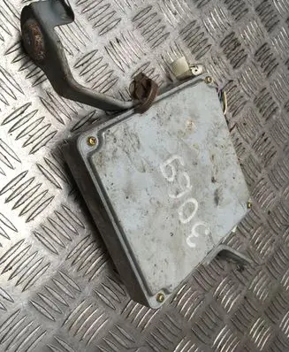 Toyota Avensis T220 Engine control unit/module 8966105200 MB1757009293
