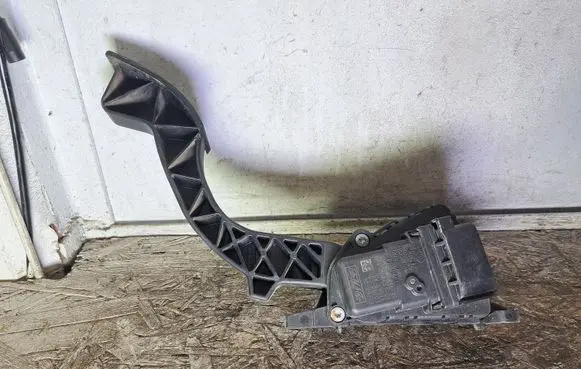 Volvo S40 Accelerator throttle pedal 4M519F836AG 6PV00864101 0WC95YE