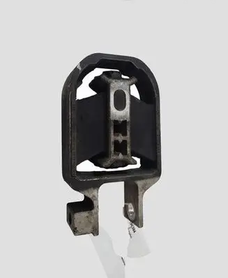 Volvo V40 Engine mount bracket 31359652