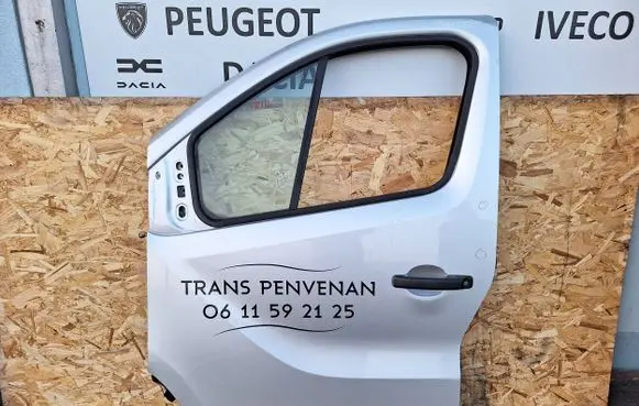 Renault Trafic III (X82) Front door