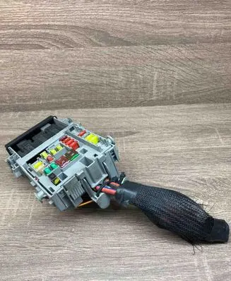 Opel Zafira C Fuse module 13222786
