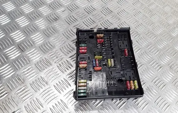 Volkswagen Touran I Fuse module 1K0937124K