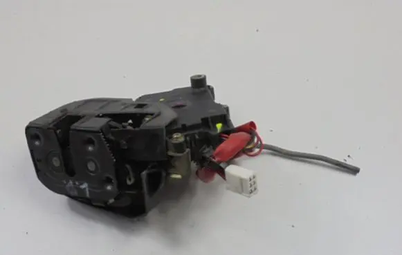 Mazda 323 Front door lock