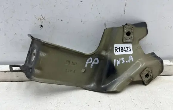 Opel Insignia A Fender mounting bracket
