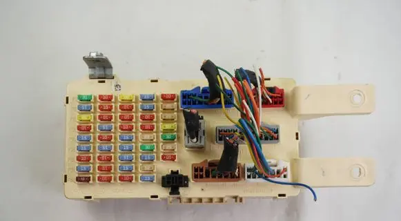 Hyundai Santa Fe Fuse module 919502B212