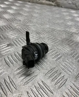 Toyota Land Cruiser (J200) Windscreen/windshield washer pump 8533047010