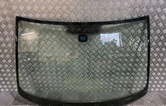 Volkswagen Golf VI Front windscreen/windshield window 43R001586