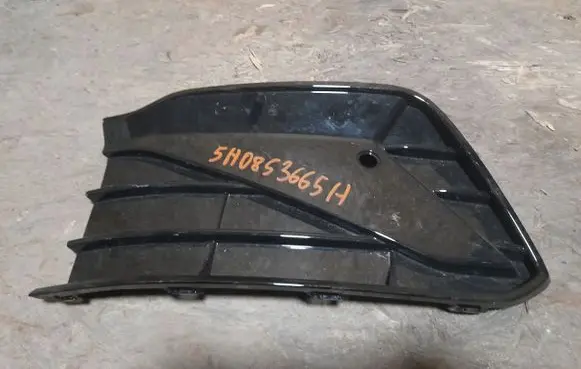 Volkswagen Golf VIII Front bumper lower grill 5H0853665H