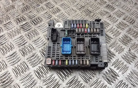 Peugeot 508 Fuse module 9674922080