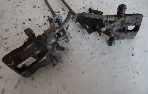 Nissan Almera N16 Rear brake caliper