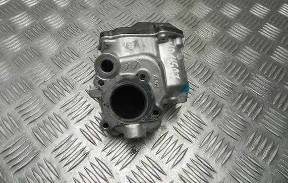 Mercedes-Benz C AMG W205 EGR valve A6511400860 VD16507
