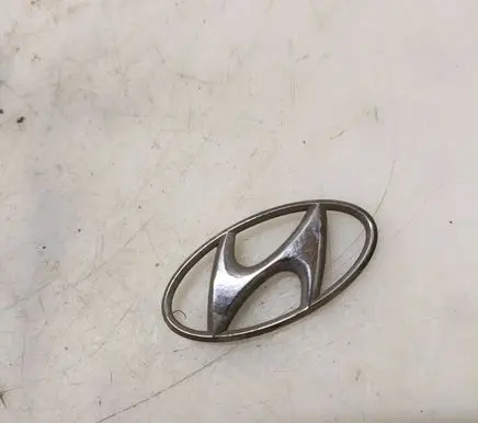 Hyundai Santa Fe Manufacturer badge logo/emblem 