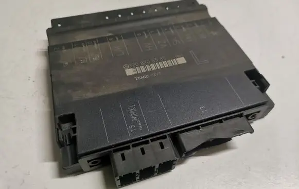 Mercedes-Benz S W220 Seat control module 2208205585