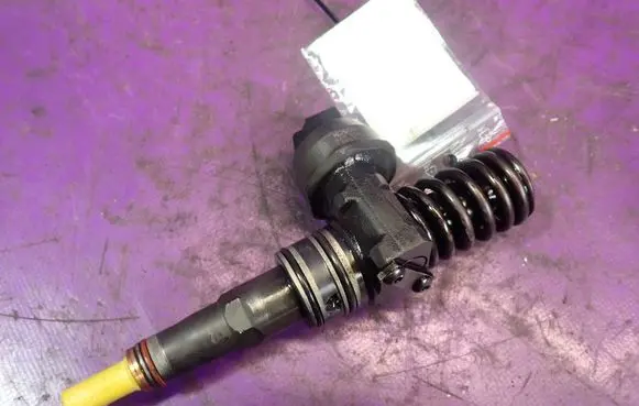 Volkswagen Caddy Fuel injector 