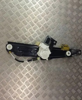 Rear door manual window regulator