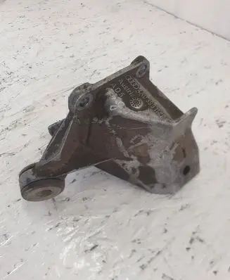 Gearbox mounting bracket