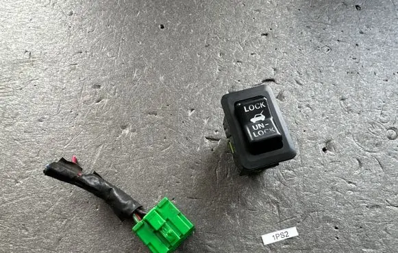 Mitsubishi Pajero Other switches/knobs/shifts MB327109