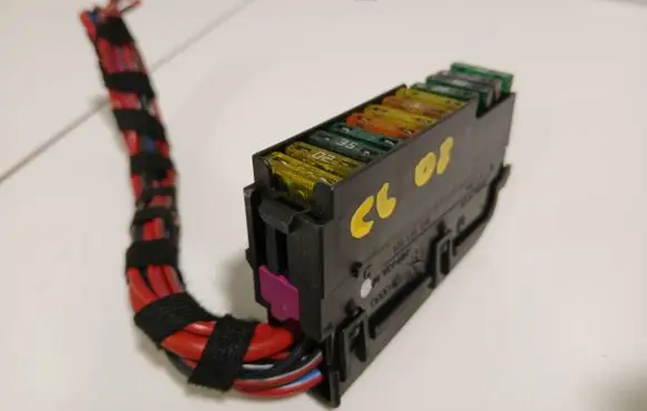 Audi A6 S6 C6 4F Fuse module 8K0941824