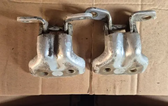 Rear door hinge set