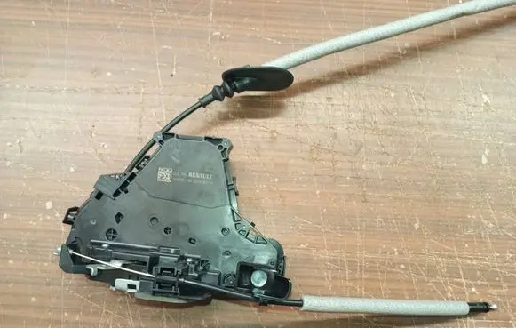 Renault Captur II Front door lock 805034935R
