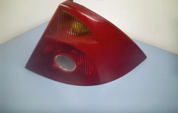 Ford Mondeo Mk III Rear/tail lights 1S7113404A