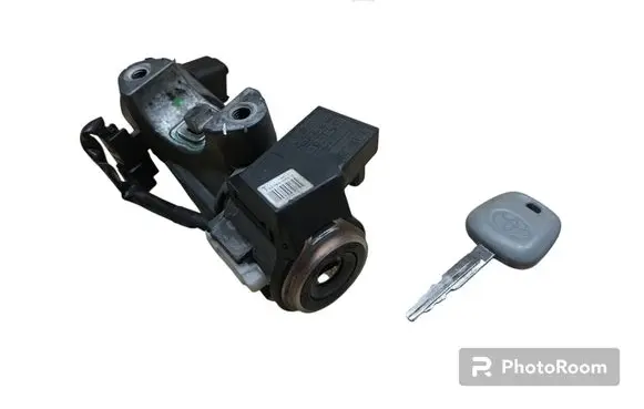 Toyota Avensis T250 Ignition lock 450200504