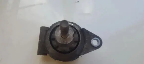 Opel Zafira B Engine mount bracket 24427641