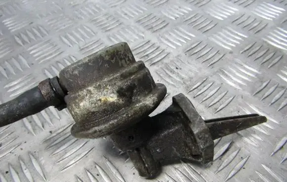 Volkswagen Golf II Mechanical fuel pump 026127025F 720802038