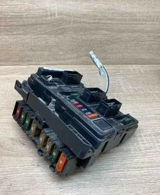 Citroen C5 Fuse module 9647980580