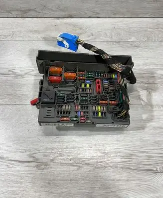 BMW 1 E81 E87 Fuse module 9119446 17925000002 90304501