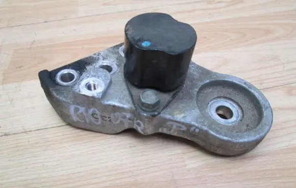 KIA Rio Engine mounting bracket
