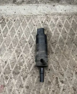 Volvo S60 Windscreen/windshield washer pump 89032971
