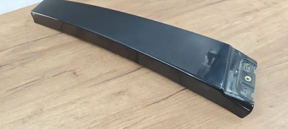 Volkswagen Touareg I Front door glass trim molding